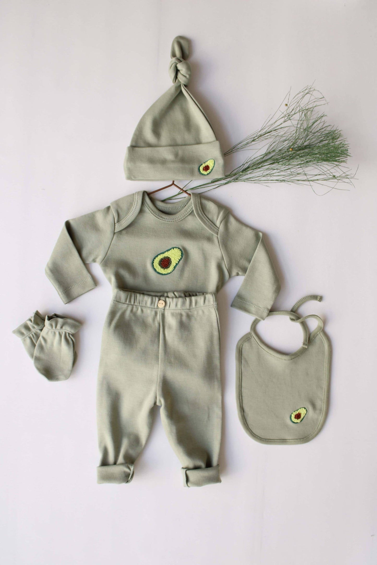 Avocado Patterned 5 Piece Newborn Set